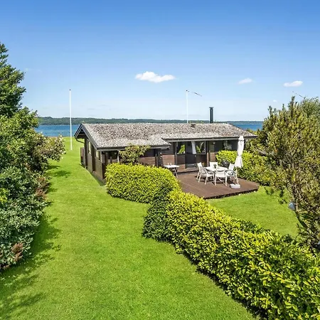 Svalebo Holiday home Borkop